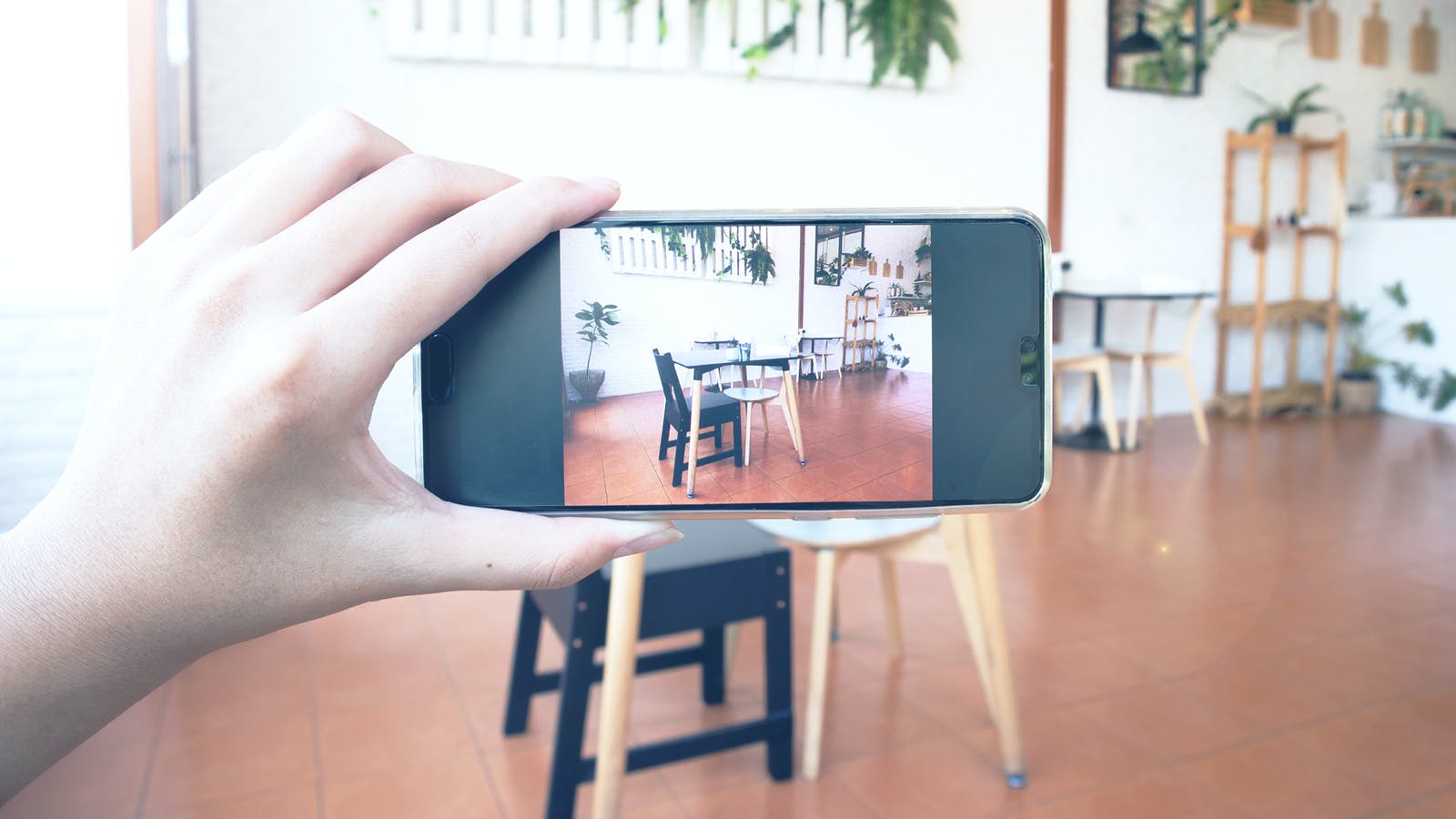 Discover the most popular ways to sell your old décor.